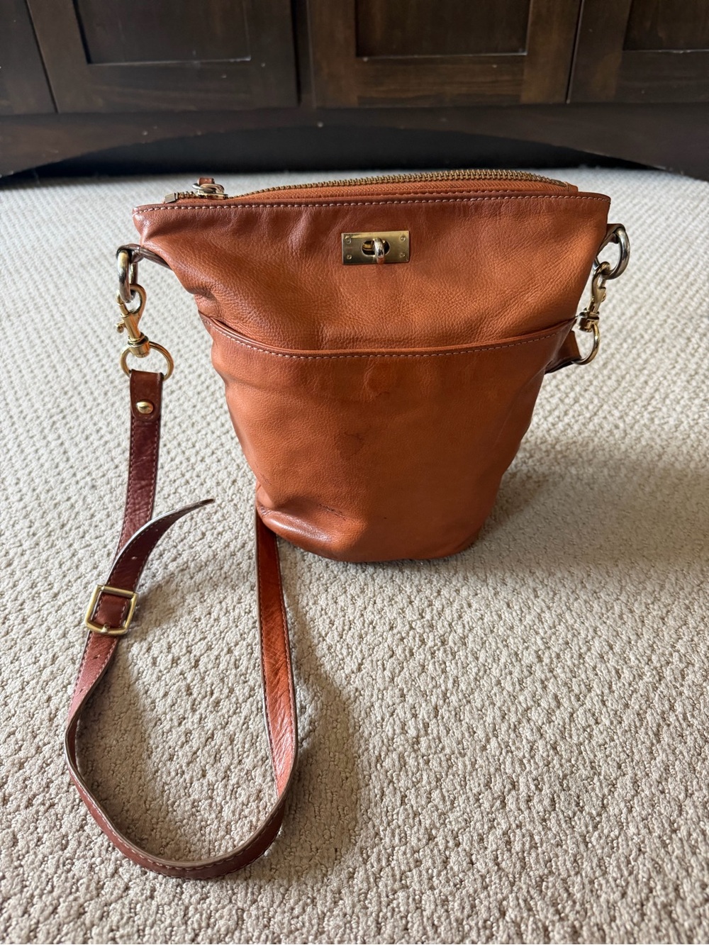 I Crew Women's Leather Crossbody Bag in Cognac Brown
